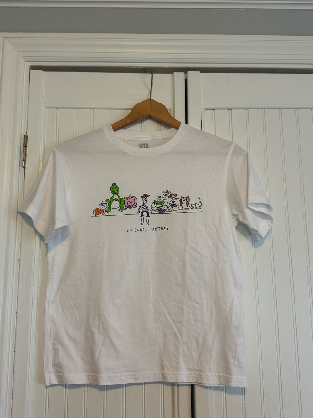 Uniqlo White Kids Short Sleeve Tee with Multicolor Character Lineup